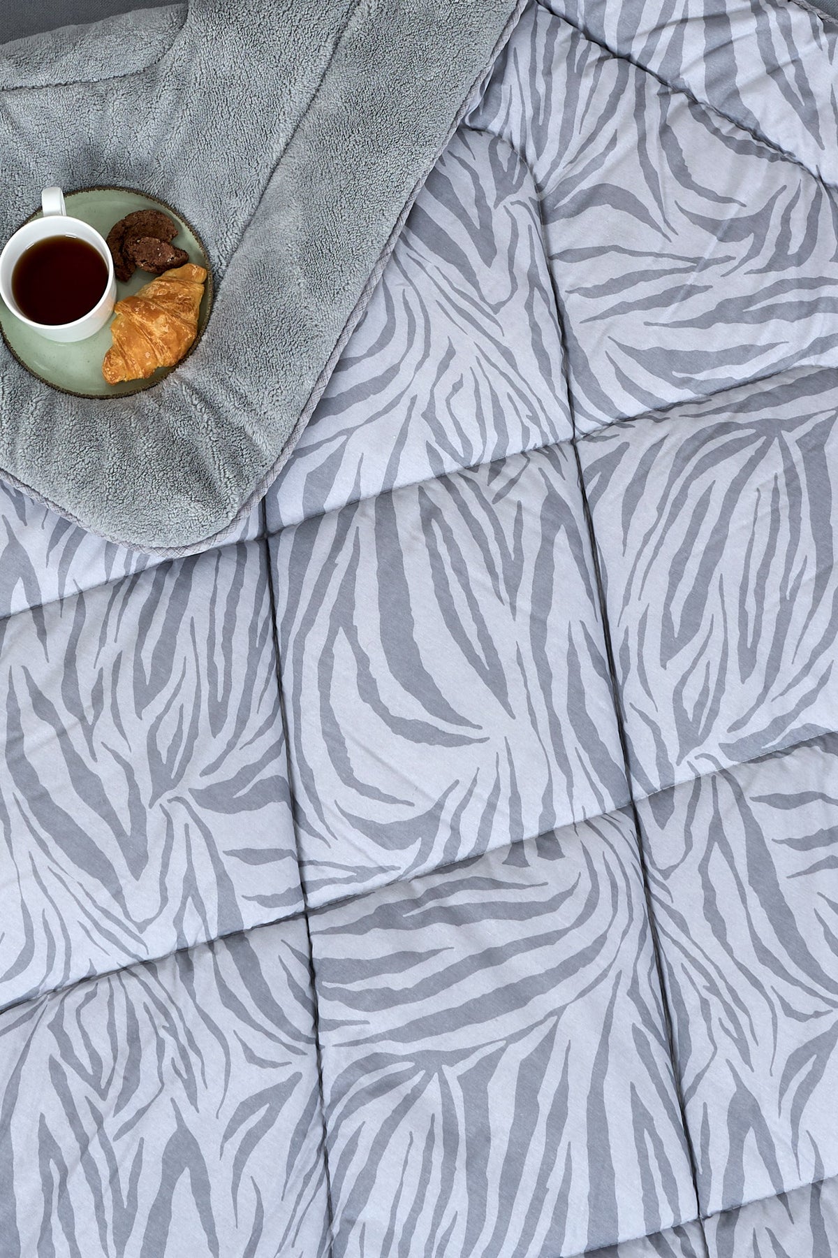 ETE HOMETEX ÇİFT KİŞİLİK LÜX WELSOFT YORGAN SETİ 195X215CM ZEBRA GRİ 8696474231950